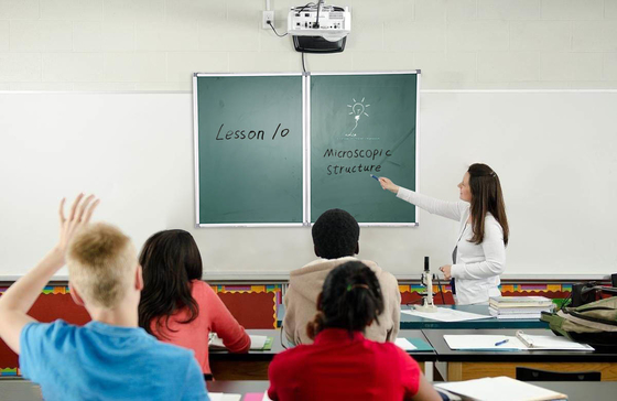 Màn hình bảng trắng Smartboard lớp học kỹ thuật số tương tác di động